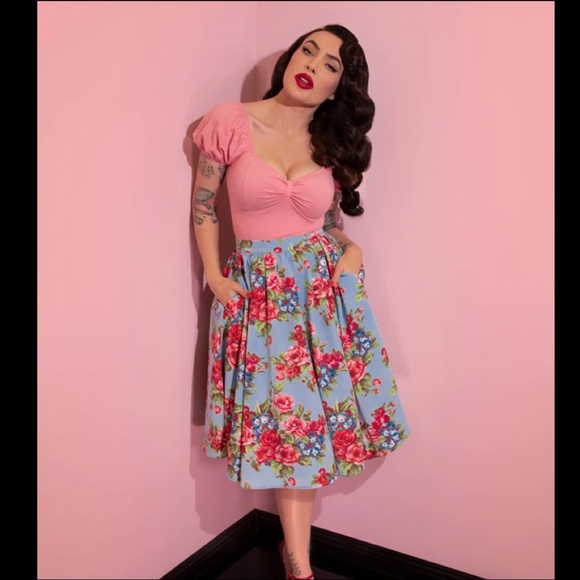 Vixen By Micheline Pitt Vacation Swing Skirt in Vintage Blue & Red Rose Print - Picture 2 of 6